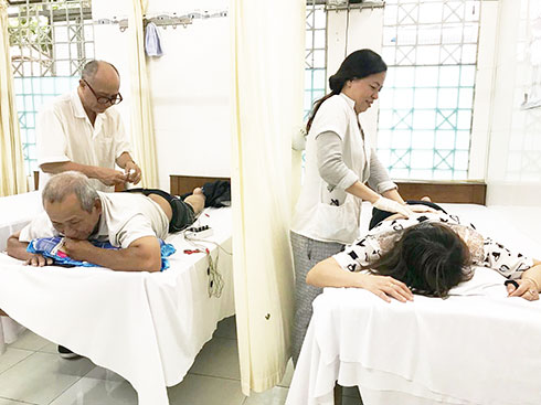 Người dân ngày càng quan tâm đến điều trị bằng YHCT