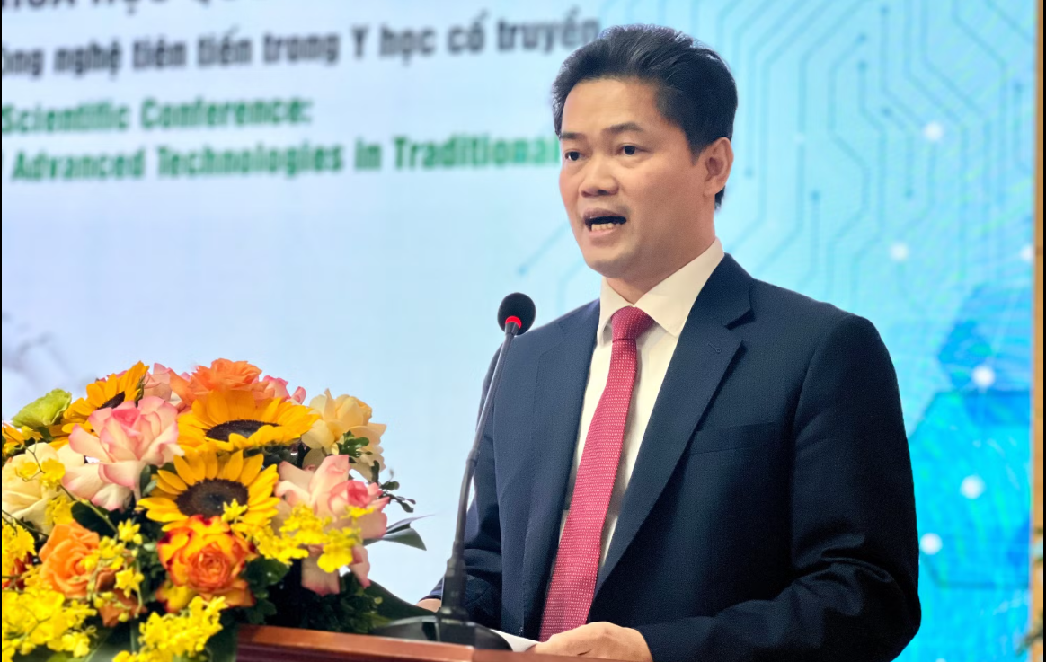 Thứ trưởng Bộ Y tế Vũ Mạnh Hà phát biểu tại hội thảo