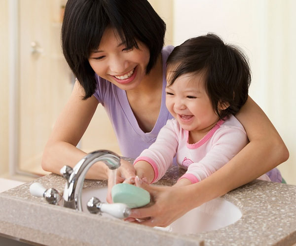 Thường xuyên rửa tay là biện pháp quan trọng làm giảm nguy cơ lây lan các bệnh truyền nhiễm.
